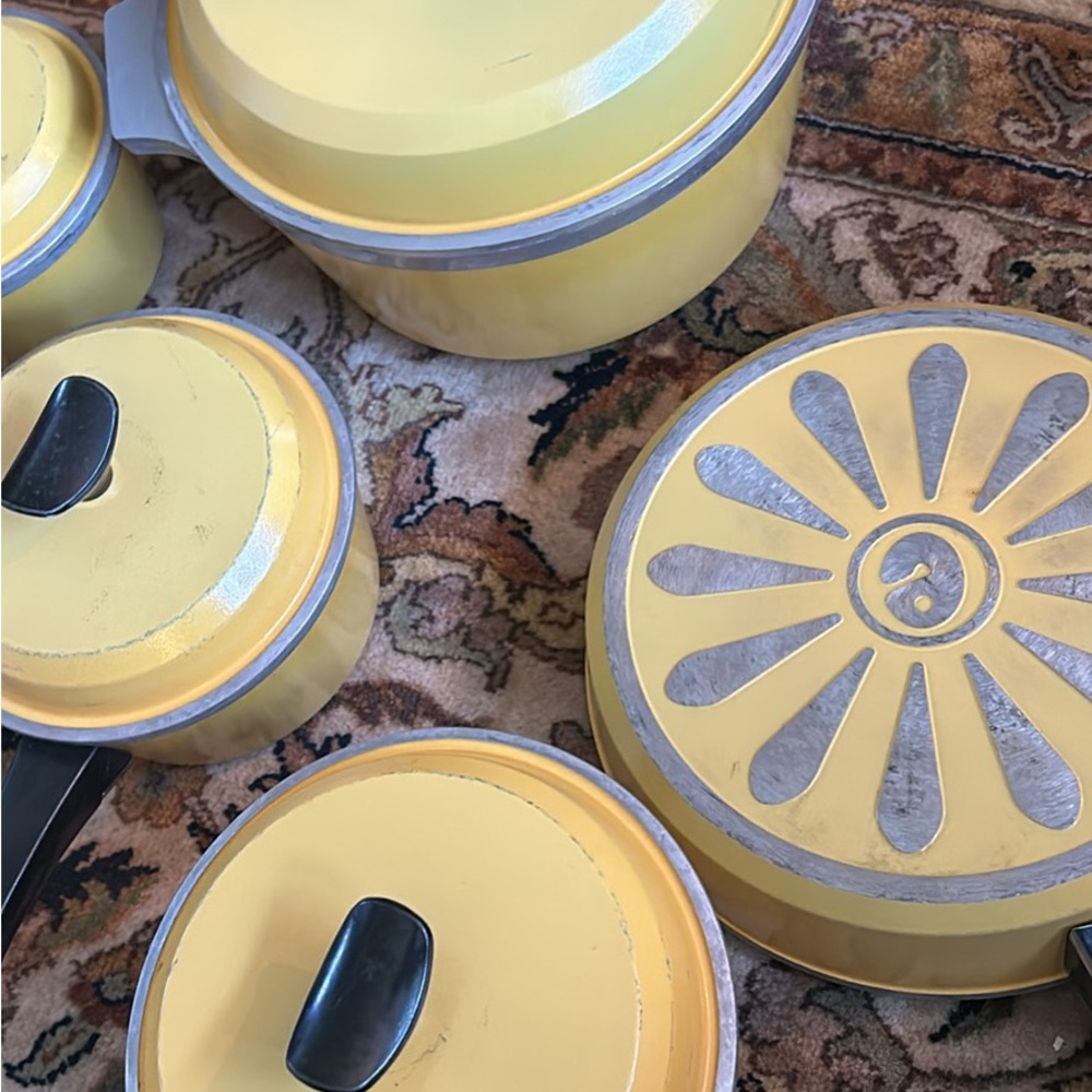 9 Piece Club E Vintage Yellow Cookware Set